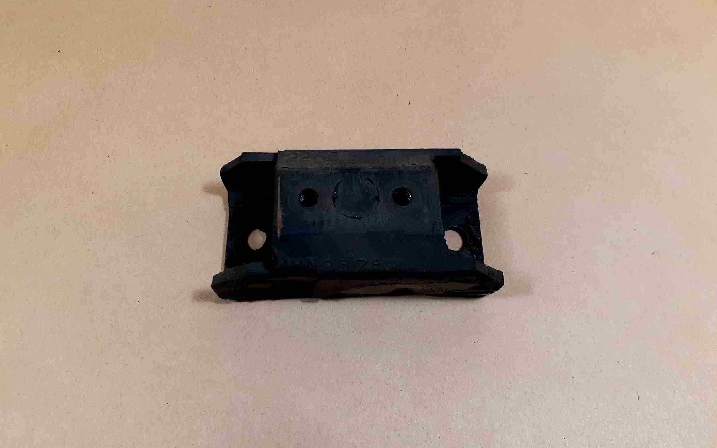 1961-74 Transmission Mount, also 3913498, 3792133, 1249787, 1369534, 490739, 490733, 490738, 498127